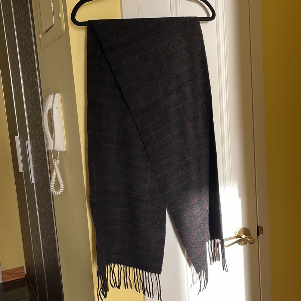 Joseph Abboud 100 percent cashmere scarce.  New. Without tags